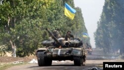 Українські танки біля села Новоселівка Перша 31 липня 2014 року