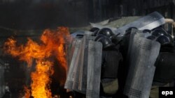 Киев. Столкновения между демонстрантами и спецназом