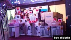 Тойдогу оюндардын жеңүүчүлөрү үчүн жыйылган тиричилик техникалары.