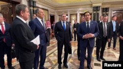 Держсекретар США Марко Рубіо, міністр закордонних справ Росії Сергій Лавров, радник президента Росії Володимира Путіна з питань зовнішньої політики Юрій Ушаков і члени делегацій. Саудівська Аравія, 18 лютого 2025 року