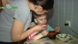 Половина доходу – на комуналку. Як виживає звичайна українська родина? (відео)