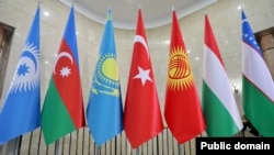 پرچم‌های اعضای سازمان کشورهای ترک‌زبان در نشست بیشکک در نوامبر ۲۰۲۴