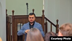 Suleyman Hayrullayev camide buluna. Şahsiy arhivden