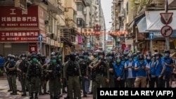 Тонга звинувачують у тому, що він врізався у групу поліцейських під час мітингу у 2019 року з плакатом, який закликав до «звільнення» Гонконгу, і поранив трьох силовиків