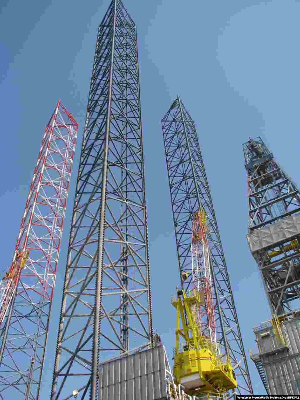 Опорні колони &laquo;Петра Годованця&raquo;, заввишки 120 метрів, для транспортування під мостами Босфору 2012 року розрізали на 6 частин