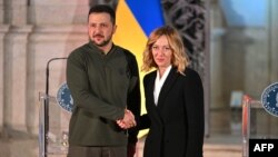 نخست وزیر ایتالیا در مراسم استقبال از رئیس جمهور اوکراین