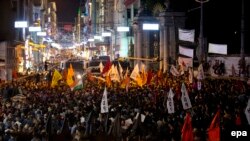 Портлашлар ортидан минглаб инсонлар Истанбулда норозилик намойиши ўтказди