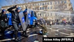 Ограничения свободы собраний как на открытом воздухе, так и в помещениях довольно жестко действуют уже десять лет