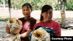 Иқтисодий танглик туфайли бугун кўплаб ўзбек оилалари болалари қорнини тўйғизиш ëхуд уларга таълим беришдан фақат бирини танлаш мажбурияти остида қолмоқда.