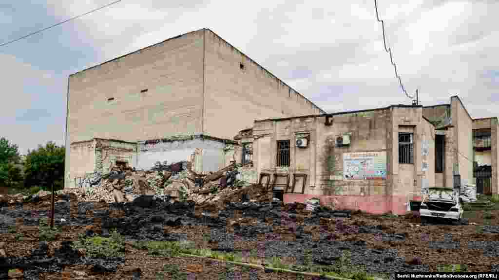 Вирва від ракетного обстрілу