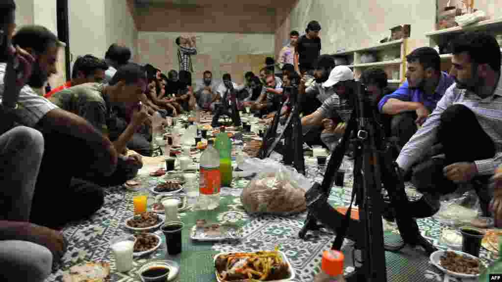 Сирия. Ифтар на севере Алеппо