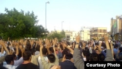 کارگران کارخانه نیشکر هفت تپه، به اعتصاب خود ادامه دادند