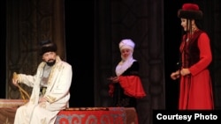 "Курманжан Датка" спектакли