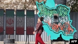 به گفتهٔ بسیاری از تحلیلگران و گزارش‌های رسانه‌ای، وضعیت ایران از زمان جنگ ۱۲ روزه با اسرائیل در تابستان امسال «بلاتکلیف» بوده است