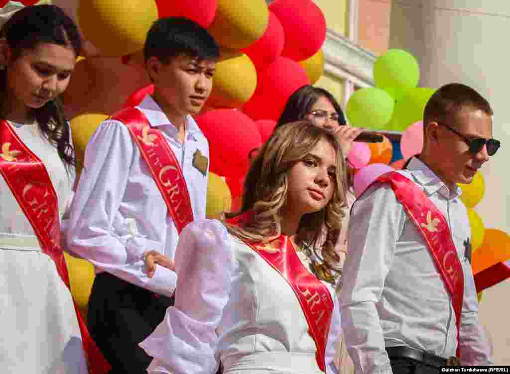 Быйыл Кыргызстан боюнча 68 миң окуучу мектепти аяктады.&nbsp;