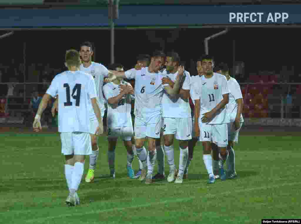 Кыргызстан Азия кубогунун тандап алуу оюндарынын эки беттешинде тең жеңишке жетип, 6 упай топтоду. &quot;Ак шумкарлар&quot; F тайпасында Тажикстан менен алдыда келатат.