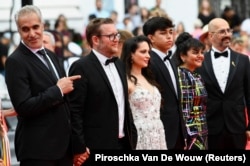 فروزان جمشیدنژاد (وسط) در مراسم فرش قرمز فلیم عنکبوت مقدس در کن