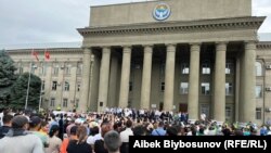 Митинг против внедрения ККМ у Дома правительства в Бишкеке, 13 июня 2022 г.