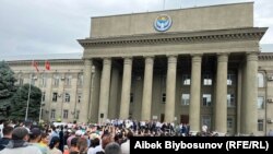 Кассалык-көзөмөл машиналарын (ККМ) орнотууга каршы нааразычылык. Бишкек шаары, Кыргызстан