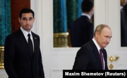 Russiýanyň prezidenti Wladimir Putin Moskwada Türkmenistanyň prezidenti Serdar Berdimuhamedow bilen duşuşýar. 10-njy iýun, 2022 ý.