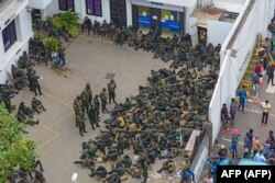 حضور نیروهای ارتش در کاخ ریاست جمهوری برای مقابله با معترضانی که خواستار کنارگیری راجاپاکسا بودند/ ۱۸ تیر ۱۴۰۱