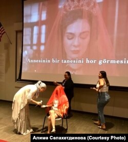 Телләр бәйрәмендә төрек телен тәкъдим итү чыгышы