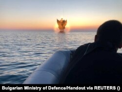 ВМС Болгарії знищує морську міну в Чорному морі, 1 липня 2022 року