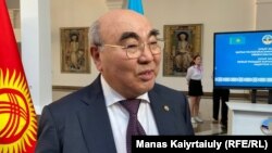 Кыргызстандын биринчи президенти Аскар Акаев. 