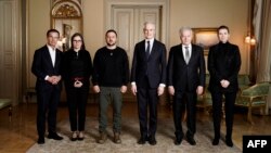 Ուլֆ Կրիստերսոնը, Կատրին Յակոբսդոտտիրը, Վլադիմիր Զելենսկին, Յոնաս Գար Ստյորեն, Սաուլի Նիինիտոն և Մետտե Ֆրեդերը, Օսլո, 13 դեկտեմբերի, 2023թ.