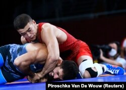 Акжол жарым финалда армениялык Карапет Чальянды 6:2 эсебинде уткан.