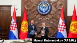 Кыргызстандын тышкы иштер министри Жээнбек Кулубаев менен Хорватиянын тышкы иштер министри Гордан Грлич Радман. 12-декабрь, 2024-жыл.