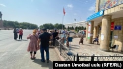 Ош шаарындагы шайлоо участокторунун бири.