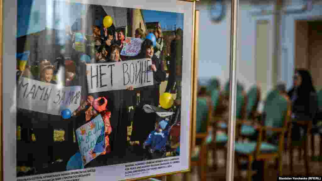 В рамках международго форума &laquo;Крим в умовах окупації: наслідки для України та світу&raquo; 25-26 февраля 2017 року в Клубе Кабинета Министров Украины перзентовали фотовыставку &laquo;Крим в умовах окупації&raquo;, 26 февраля 2017 года