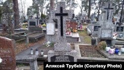  Адна зь беларускіх магіл у Беластоку