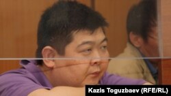 Олмаота суди Қирғизистон махсус хизматининг собиқ ходими Алдаяр Исманқуловни журналист Геннадий Павлюкни ўлдириш режасини ишлаб чиққан ва уни амалга ошириш ташкилотчиси бўлган, деб топди.