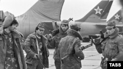 Нохчийчоь -- Оьрсийчоьнан эскарш Соьлж-ГIаларчу Ханкала кеманпортехь, 15Лахь1991