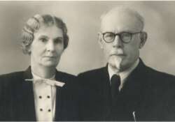 Анна Борисовна Никольская күйөөсү, профессор Борис Иванович Ильин-Какуев менен. Алматы, 1956-жыл.