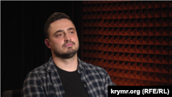 Сулейман Мамутов во время интервью Крым.Реалии