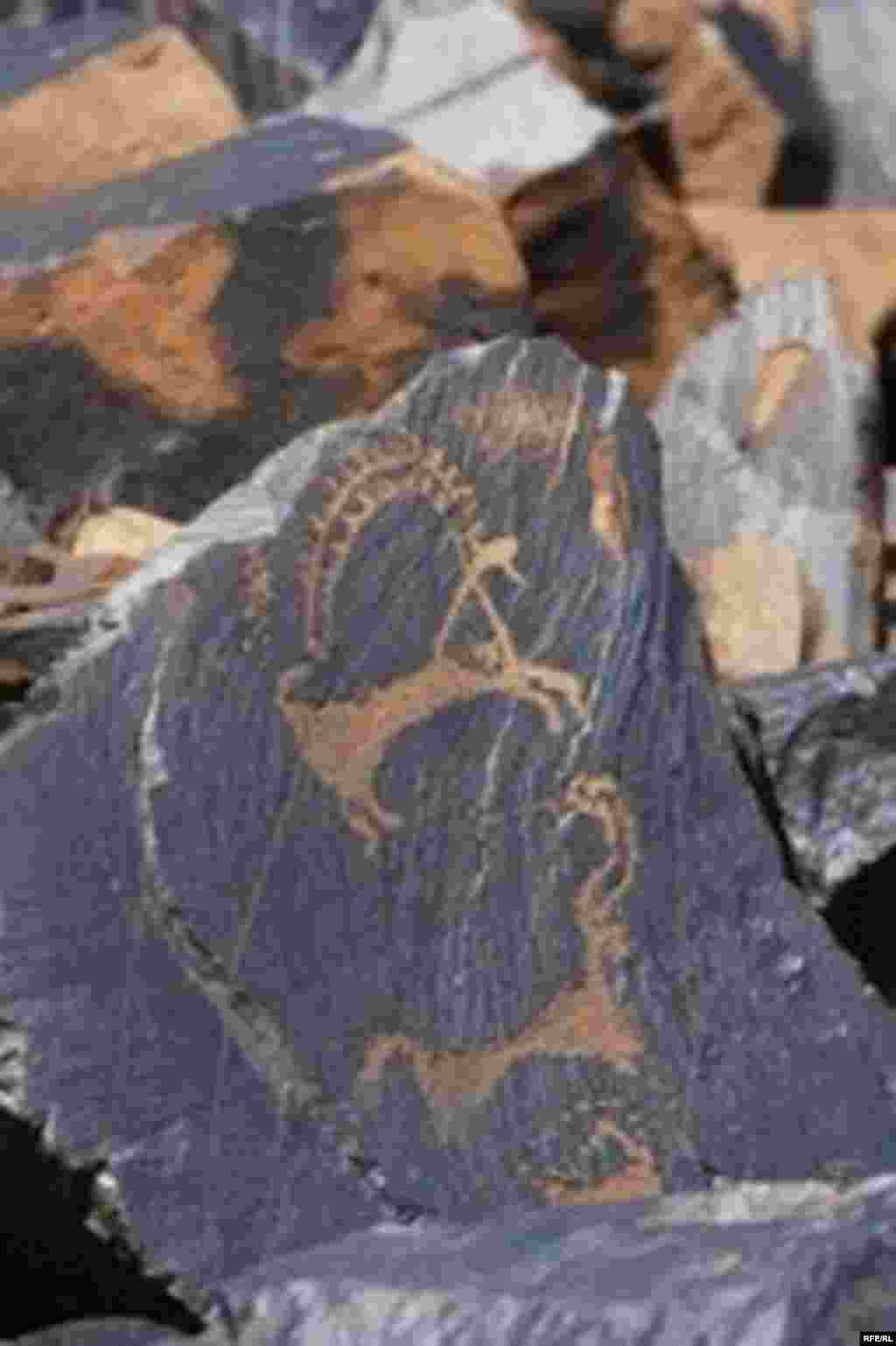 Саймалуу-Таш или расшитые камни Тянь-Шаня #18