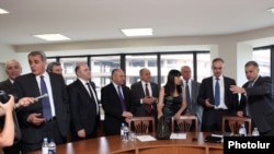 Начало встречи делегаций власти и АНК, Ереван 18 июля 2011 г.