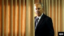 آقای پرز که برنده جايزه صلح نوبل است تاکنون سمت های زيادی را در اسراييل بر عهده داشته است.