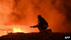 У ДСНС повідомляють, що виникла масштабна пожежа на території обʼєкту портової інфраструктури – горіли контейнери з рослинною олією, транспортними засобами й деревними паливними пелетами. Фото архівне 