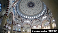 Бишкектеги мечиттердин бири. 1-июль, 2015-жыл.