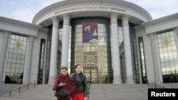 Туркменский Государственный Университет, Ашхабад.