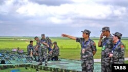 Кытай-Россия аскерий кызматташууну да өнүктүрүүдө. Россиялык жана кытайлык аскерлердин Түндүк Чыгыш Кытайдагы анти-террордук машыгуусу. 23-июль 2009-ж. 