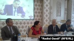 Нишасте бо ширкати намояндагони ҷомеаи мадании Тоҷикистон.