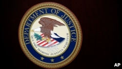 Міністерство юстиції США в липні звинуватило співробітника RT у причетності до схеми, яка використовувала мережу з близько 1000 акаунтів у соціальних мережах для поширення дезінформації (архівне фото)