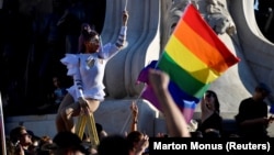 Премьер-министр Виктор Орбанга жана ЛГБТ тууралуу мыйзамга каршы акция. Будапешт. 14-июнь, 2021-жыл