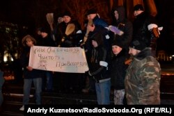 Акція дружинників з «вимітання» площі після євромайданівців