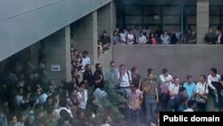 تظاهرات اعتراضی در دانشگاه آزاد تهران